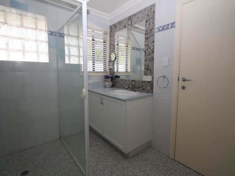 5 Namatjira Street, Paradise Point QLD 4216