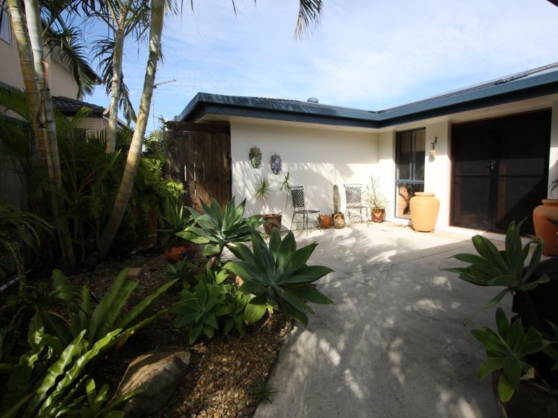 5 Namatjira Street, Paradise Point QLD 4216