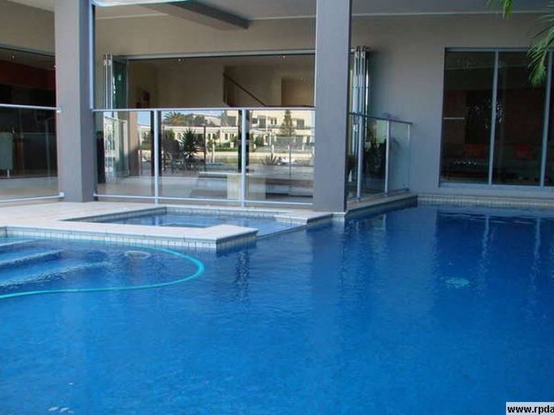 5 Regents Court, Sovereign Islands QLD 4216