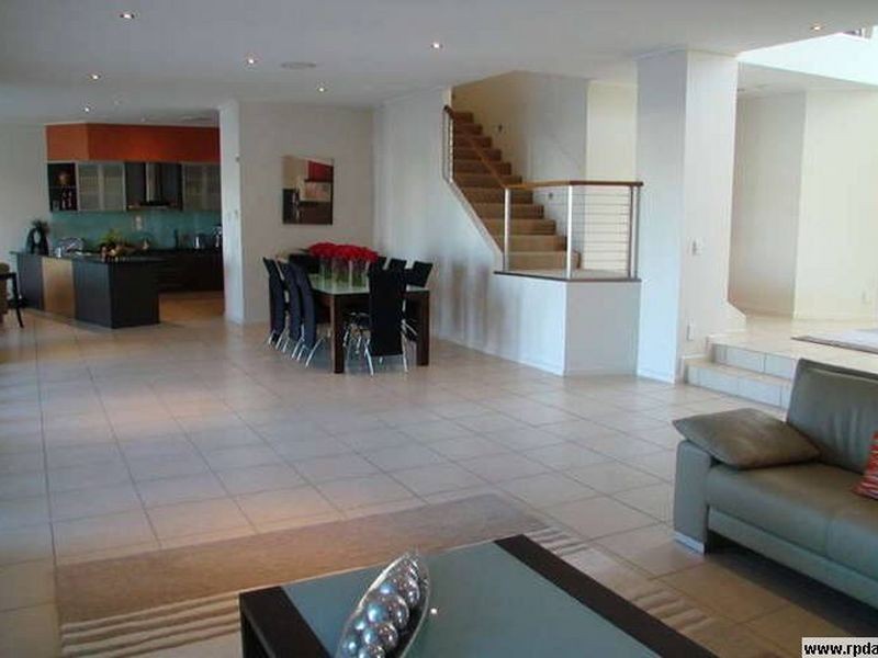 5 Regents Court, Sovereign Islands QLD 4216