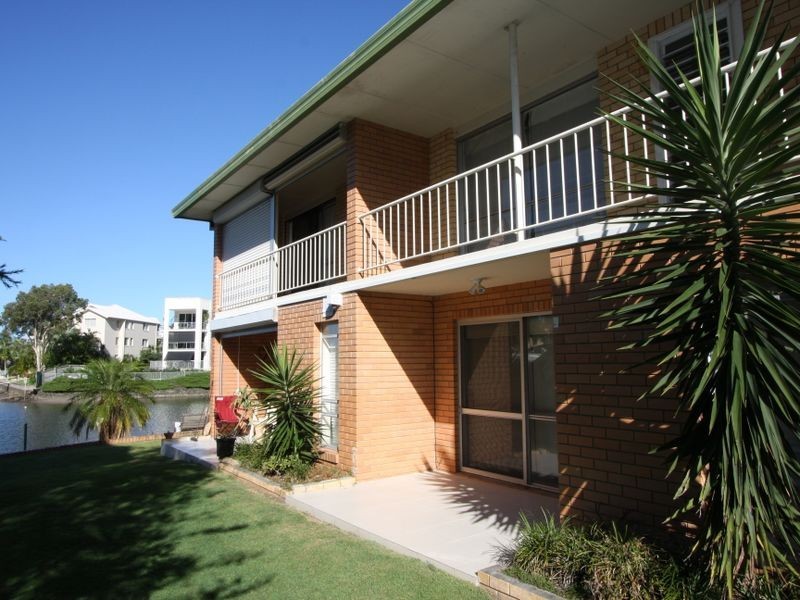 2/83 Bayview Street, Runaway Bay QLD 4216