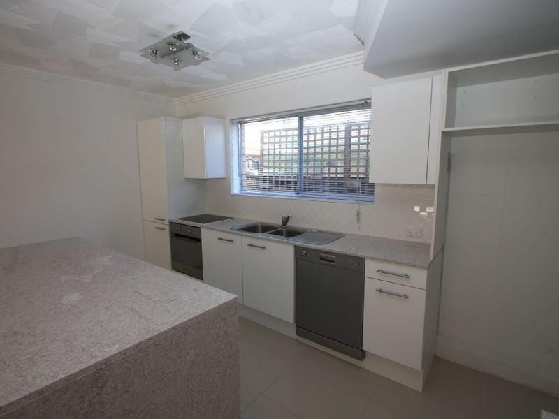 2/83 Bayview Street, Runaway Bay QLD 4216