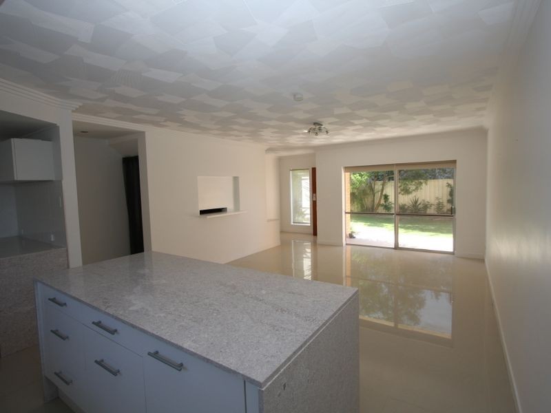 2/83 Bayview Street, Runaway Bay QLD 4216