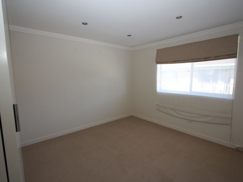 2/83 Bayview Street, Runaway Bay QLD 4216