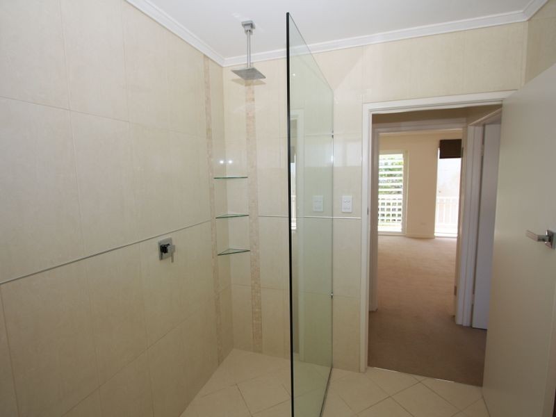 2/83 Bayview Street, Runaway Bay QLD 4216