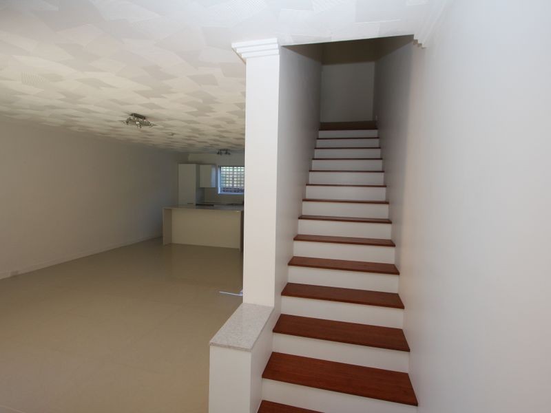 2/83 Bayview Street, Runaway Bay QLD 4216