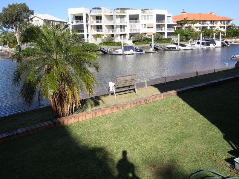 2/83 Bayview Street, Runaway Bay QLD 4216