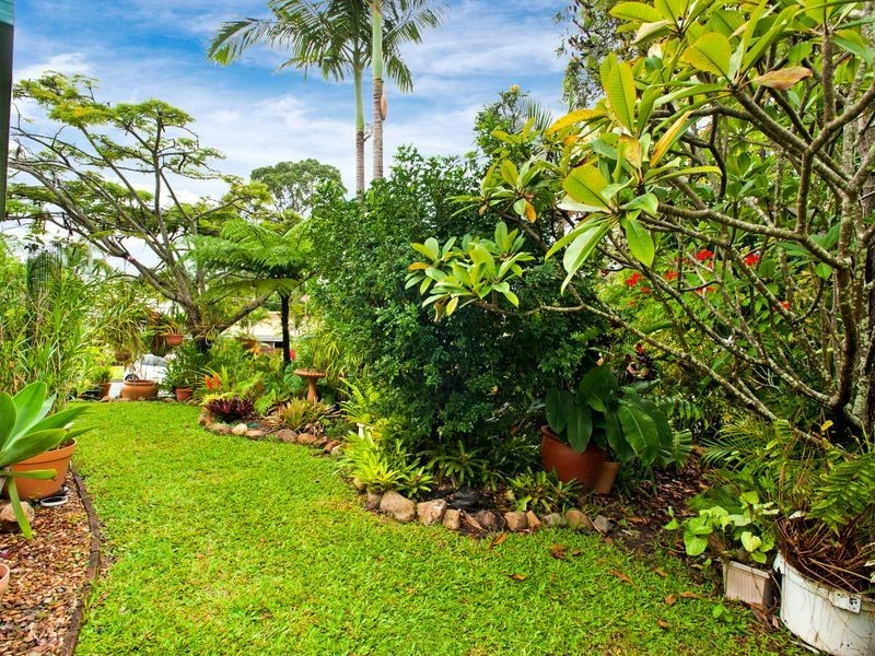 2 Akoonah Street, Hope Island QLD 4212