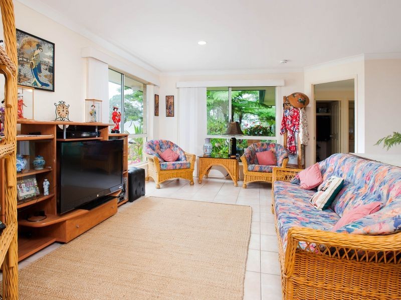 2 Akoonah Street, Hope Island QLD 4212