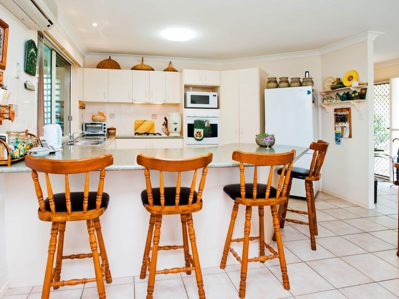 2 Akoonah Street, Hope Island QLD 4212