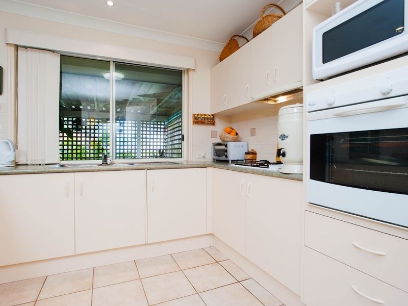 2 Akoonah Street, Hope Island QLD 4212