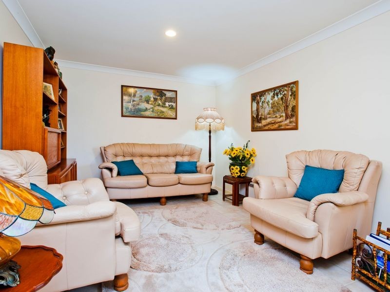 2 Akoonah Street, Hope Island QLD 4212