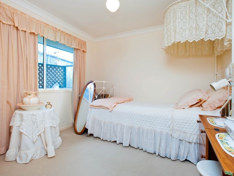 2 Akoonah Street, Hope Island QLD 4212