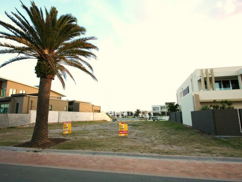 39 Knightsbridge Parade East, Sovereign Islands QLD 4216