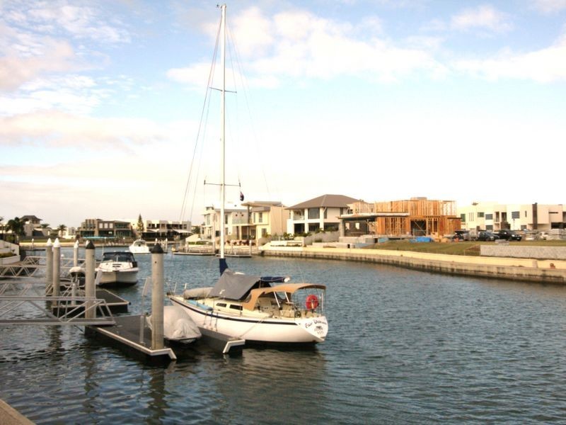 39 Knightsbridge Parade East, Sovereign Islands QLD 4216