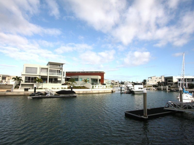 39 Knightsbridge Parade East, Sovereign Islands QLD 4216