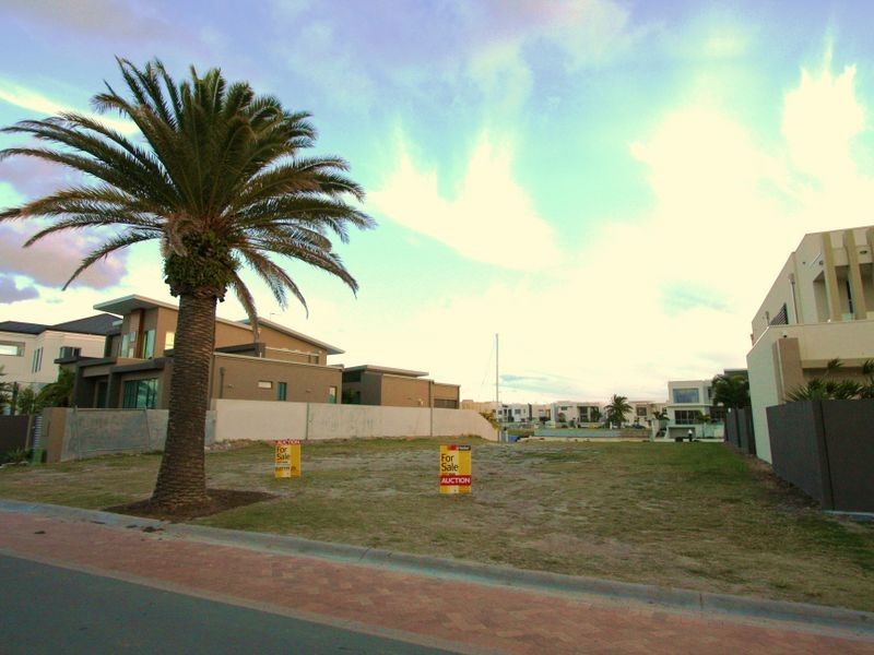 39 Knightsbridge Parade East, Sovereign Islands QLD 4216