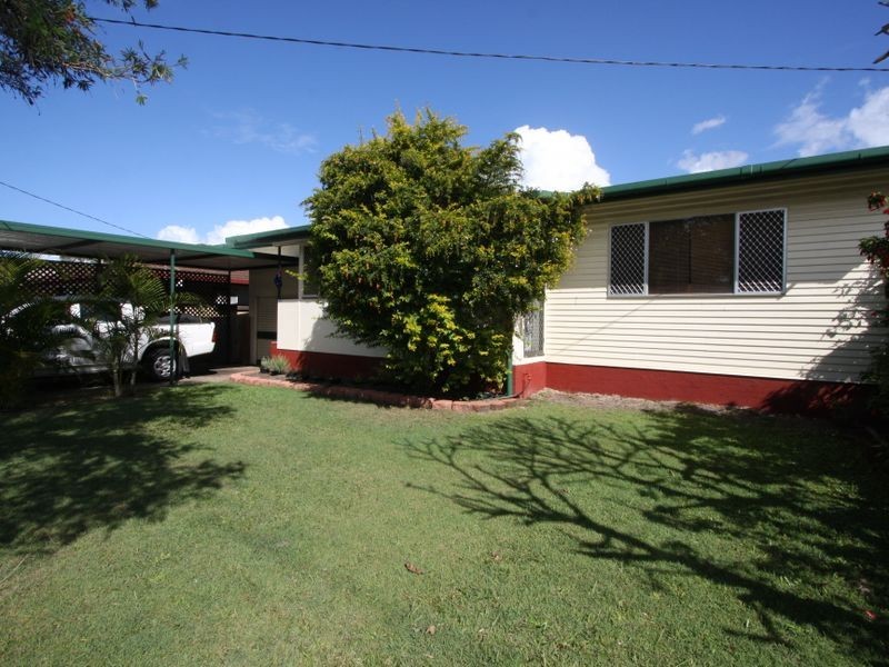 300 Bayview Street, Hollywell QLD 4216