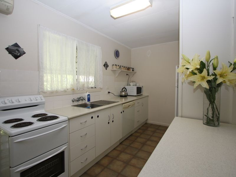 300 Bayview Street, Hollywell QLD 4216