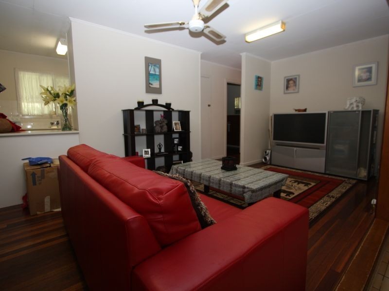 300 Bayview Street, Hollywell QLD 4216