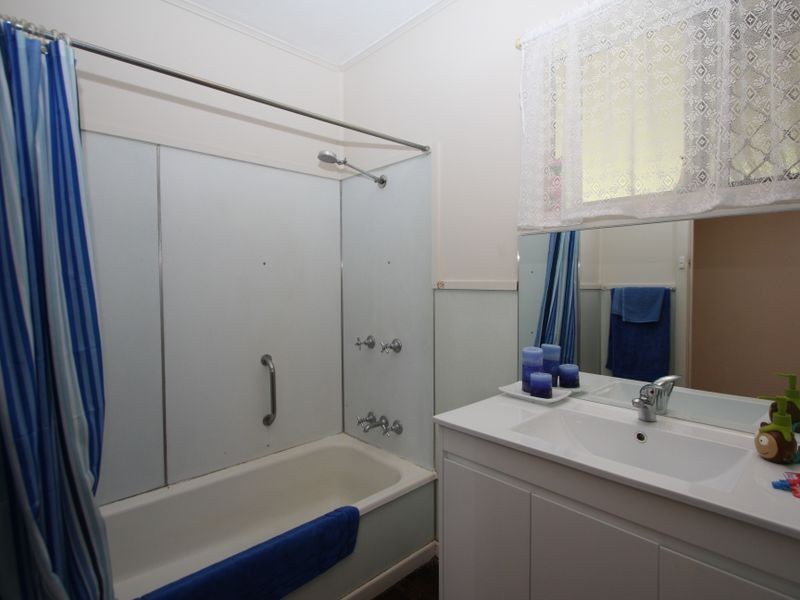 300 Bayview Street, Hollywell QLD 4216