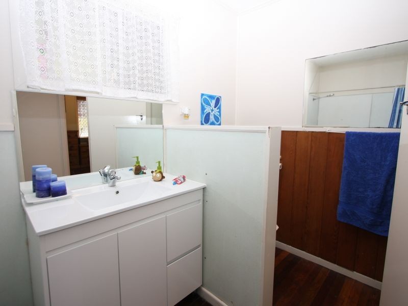 300 Bayview Street, Hollywell QLD 4216