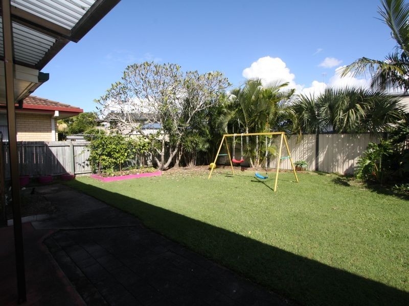 300 Bayview Street, Hollywell QLD 4216