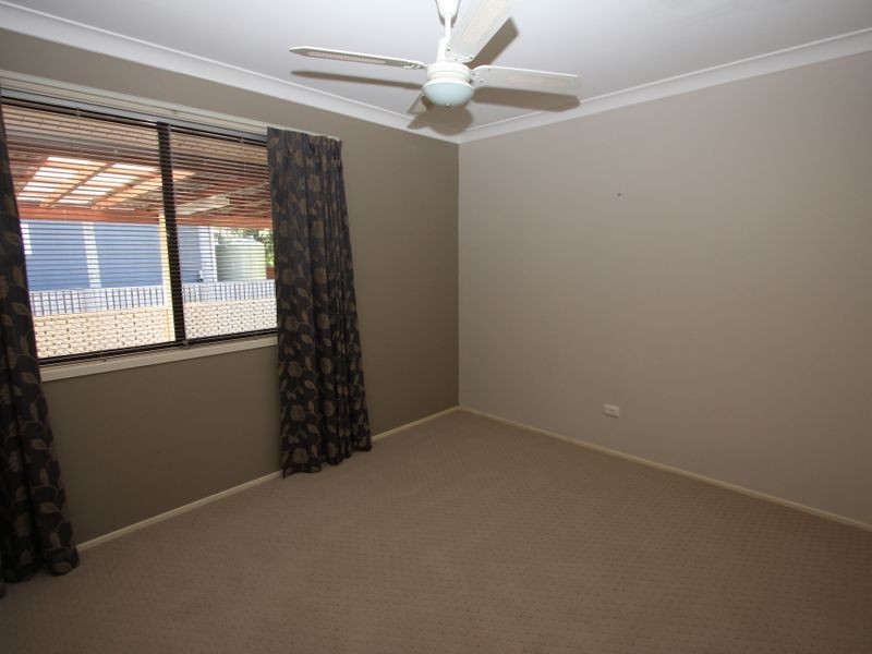 14 Crescent Avenue, Hope Island QLD 4212