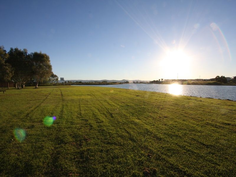 14 Crescent Avenue, Hope Island QLD 4212