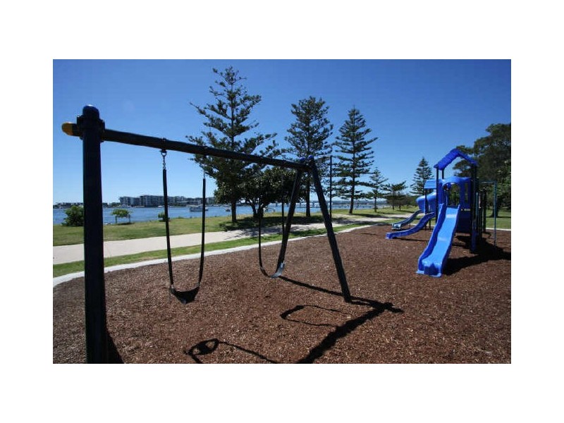 Paradise Point QLD 4216