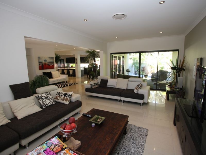 17 River Links Boulevarde, Helensvale QLD 4212