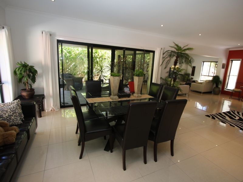 17 River Links Boulevarde, Helensvale QLD 4212