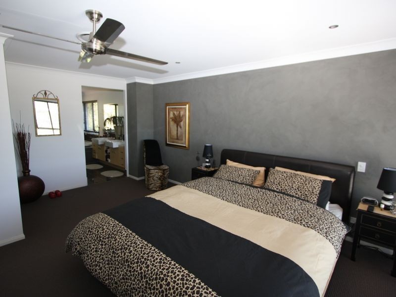 17 River Links Boulevarde, Helensvale QLD 4212