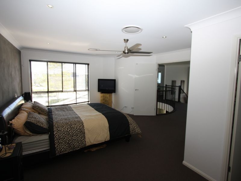 17 River Links Boulevarde, Helensvale QLD 4212