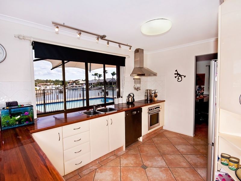 352 Bayview Street, Hollywell QLD 4216