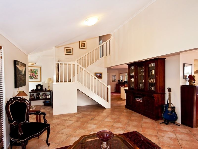 352 Bayview Street, Hollywell QLD 4216