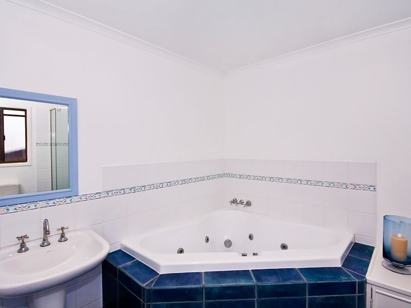 352 Bayview Street, Hollywell QLD 4216