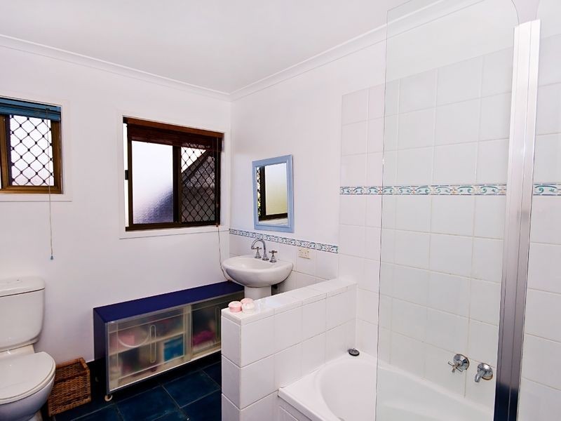 352 Bayview Street, Hollywell QLD 4216