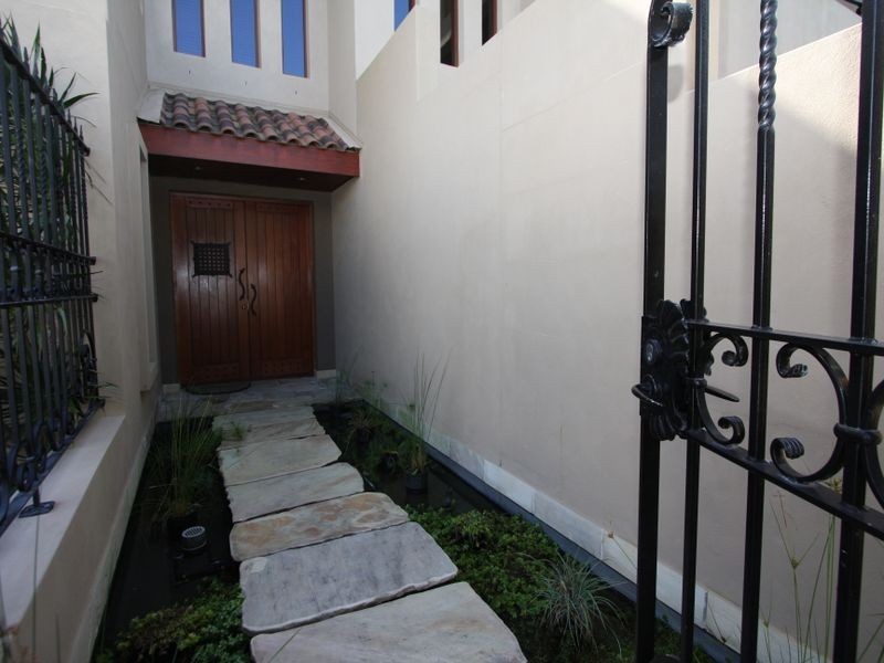 1/9 Huon, Runaway Bay QLD 4216