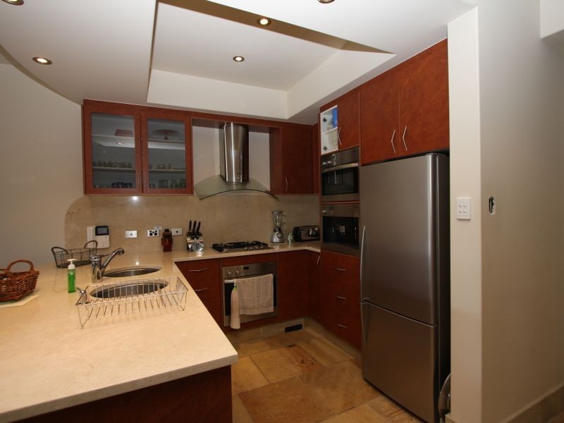 1/9 Huon, Runaway Bay QLD 4216