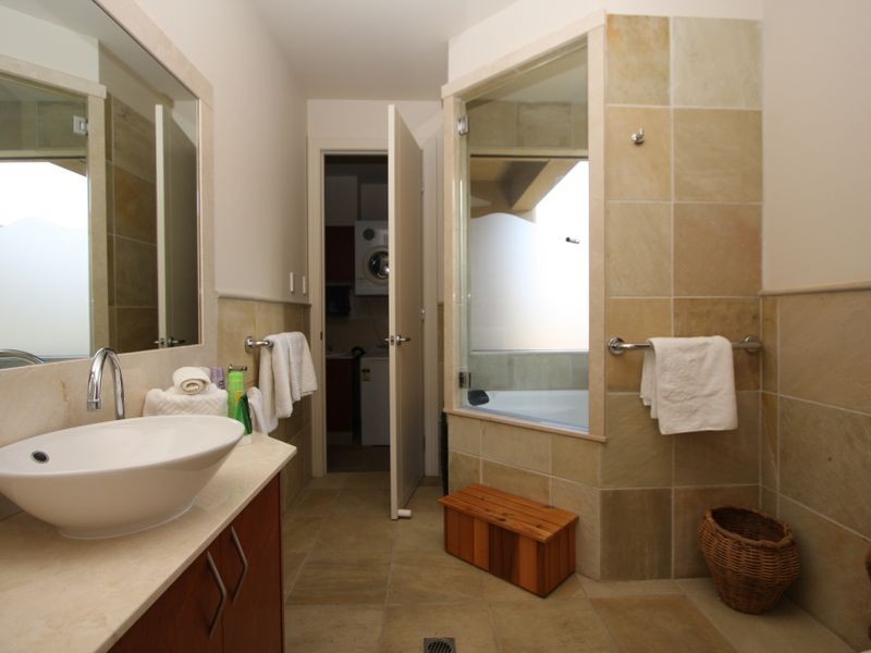 1/9 Huon, Runaway Bay QLD 4216