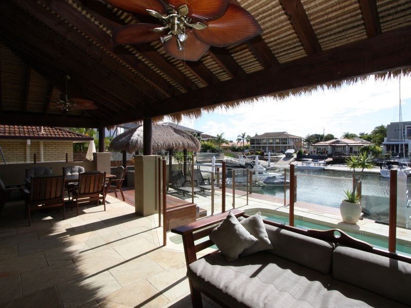 1/9 Huon, Runaway Bay QLD 4216