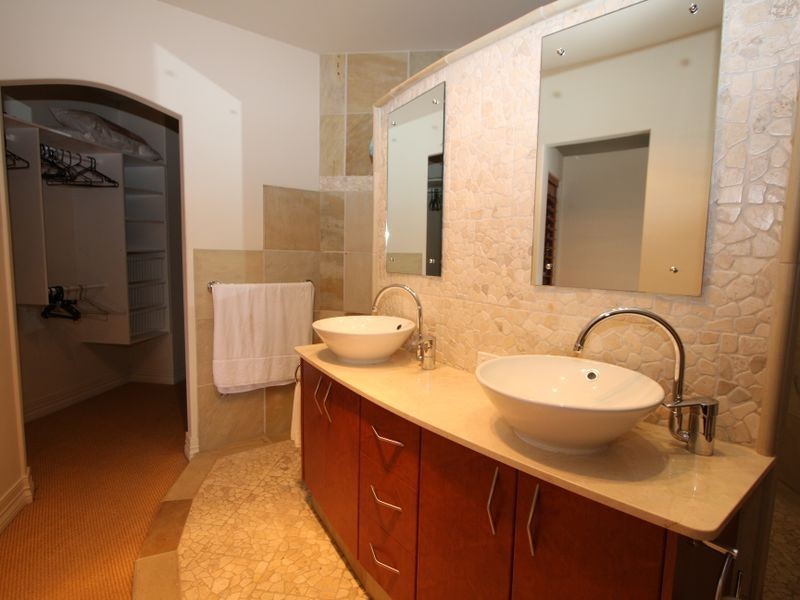 1/9 Huon, Runaway Bay QLD 4216