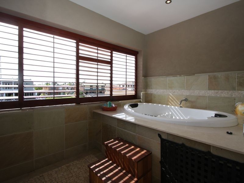 1/9 Huon, Runaway Bay QLD 4216