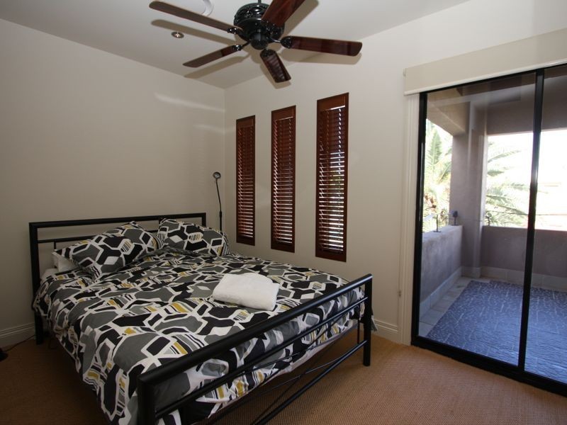 1/9 Huon, Runaway Bay QLD 4216