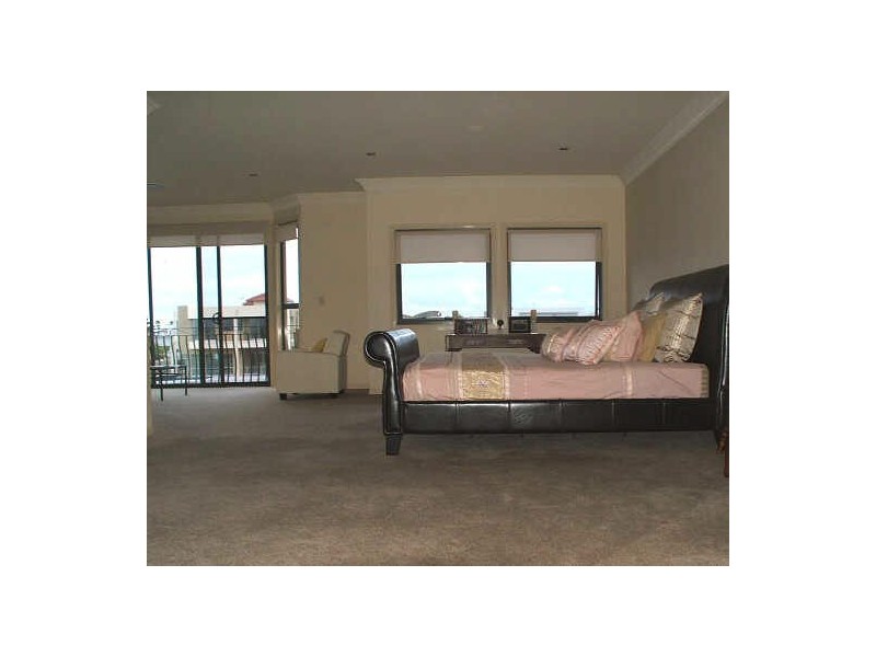 Sovereign Islands QLD 4216