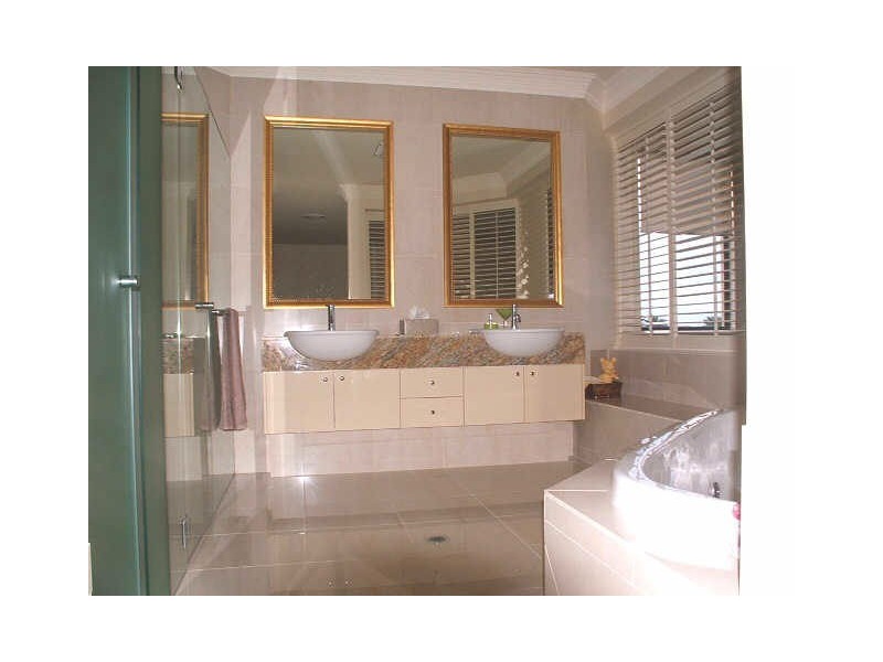 Sovereign Islands QLD 4216