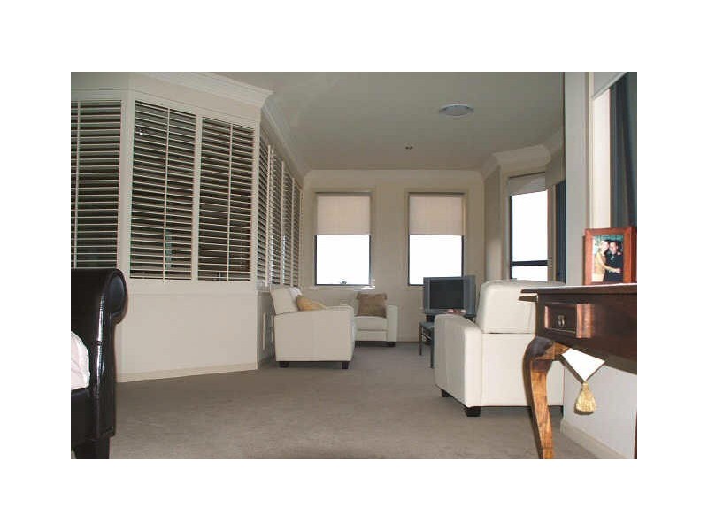 Sovereign Islands QLD 4216