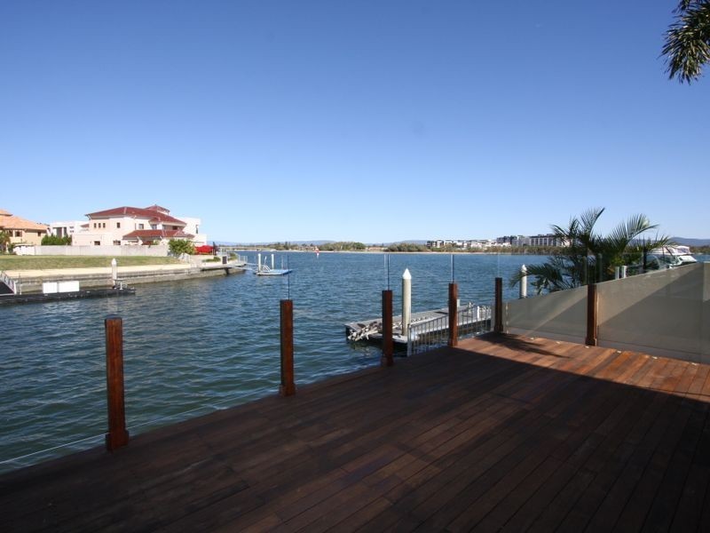 10 Westminster Court, Sovereign Islands QLD 4216