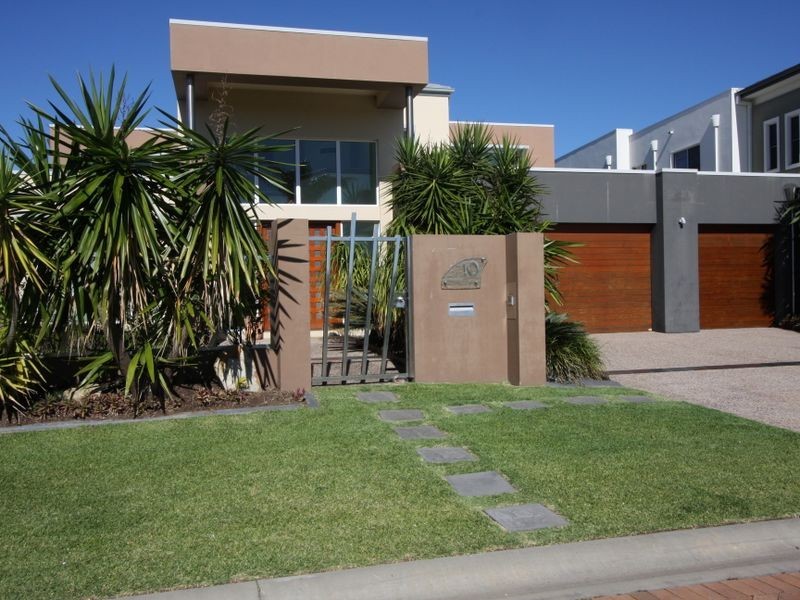 10 Westminster Court, Sovereign Islands QLD 4216